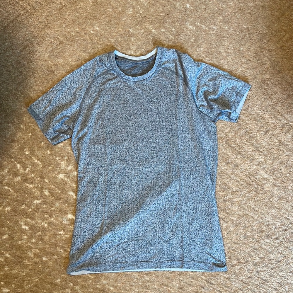 Lululemon workout shirt (small)